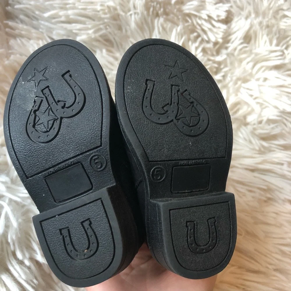 EUC ankle boots with zipper